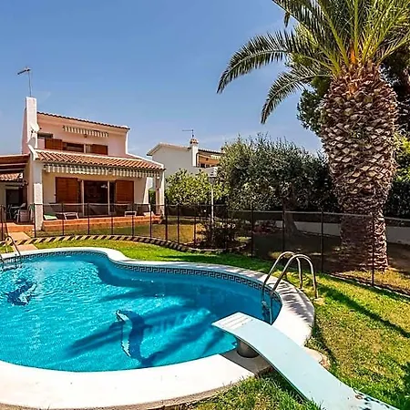 Villa 100 M From The Vilanova i la Geltrú
